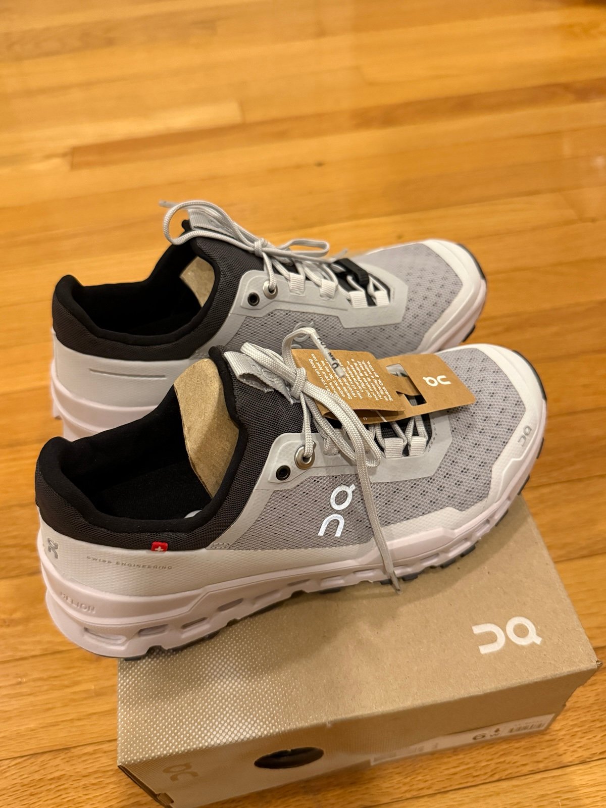 OC On Cloud Ultra Womens Size 6 NWT + Box