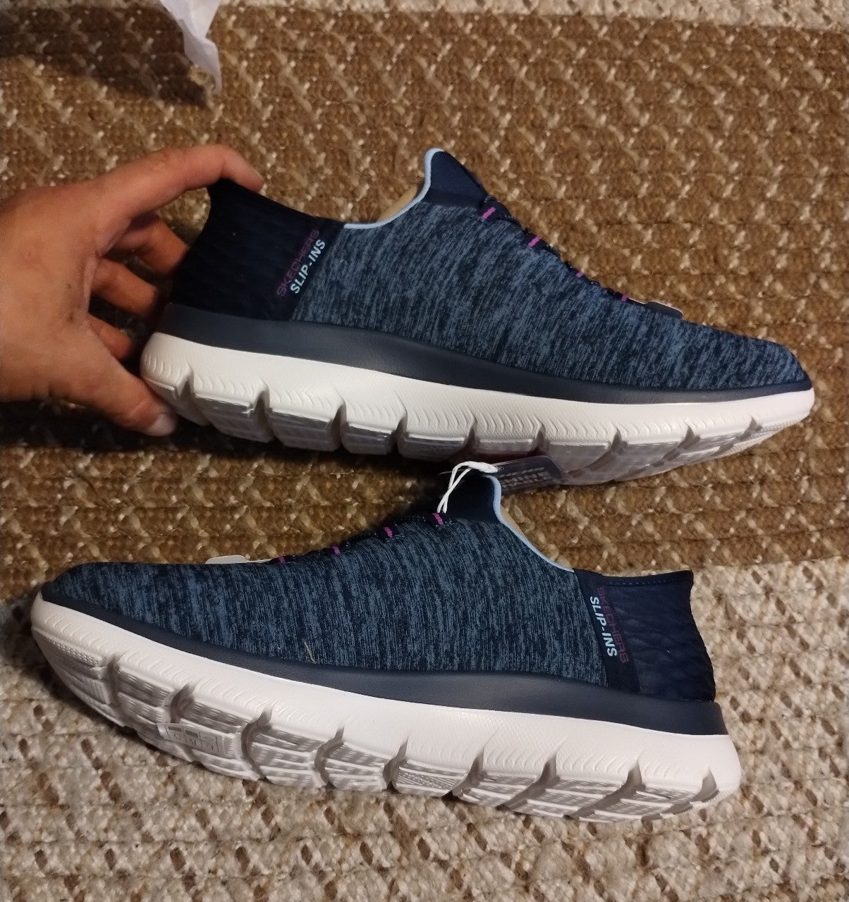 SKECHERS Slip In Summits Women Size 9.5  NEW IN BOX