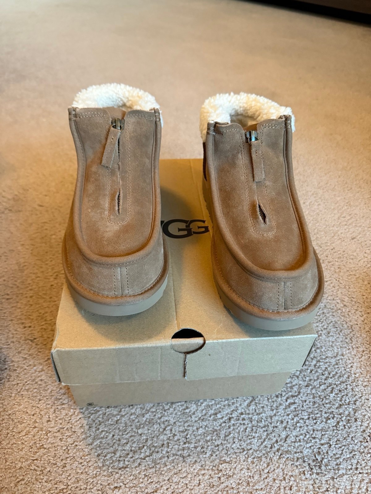 BNWT UGG Funkarra Women’s Boots Size 9 w/ Box