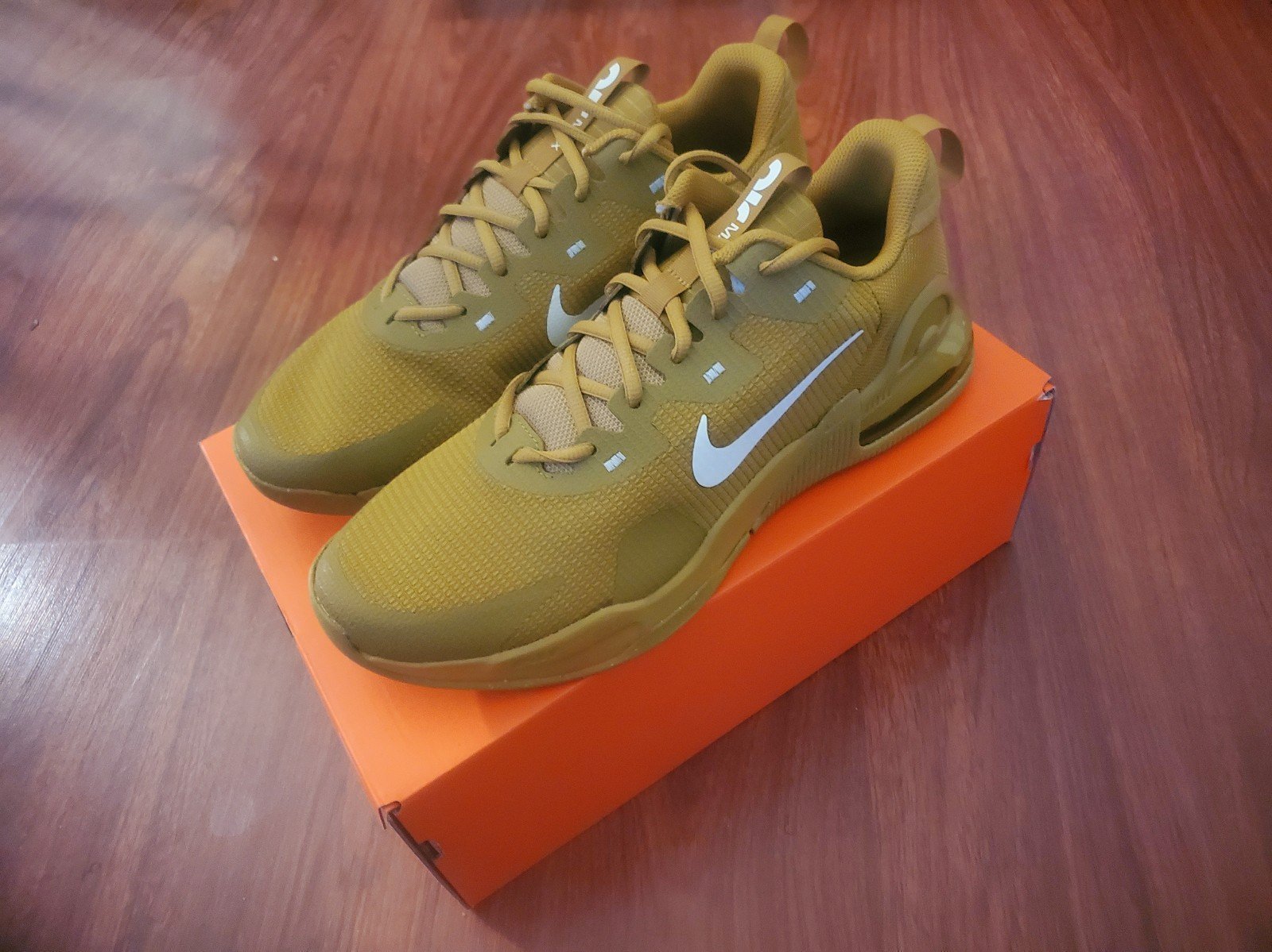 Nike Airmax Alpha trainer 5-Brand New Authentic Size 10.5 Men-Golden Bronze w/ Box