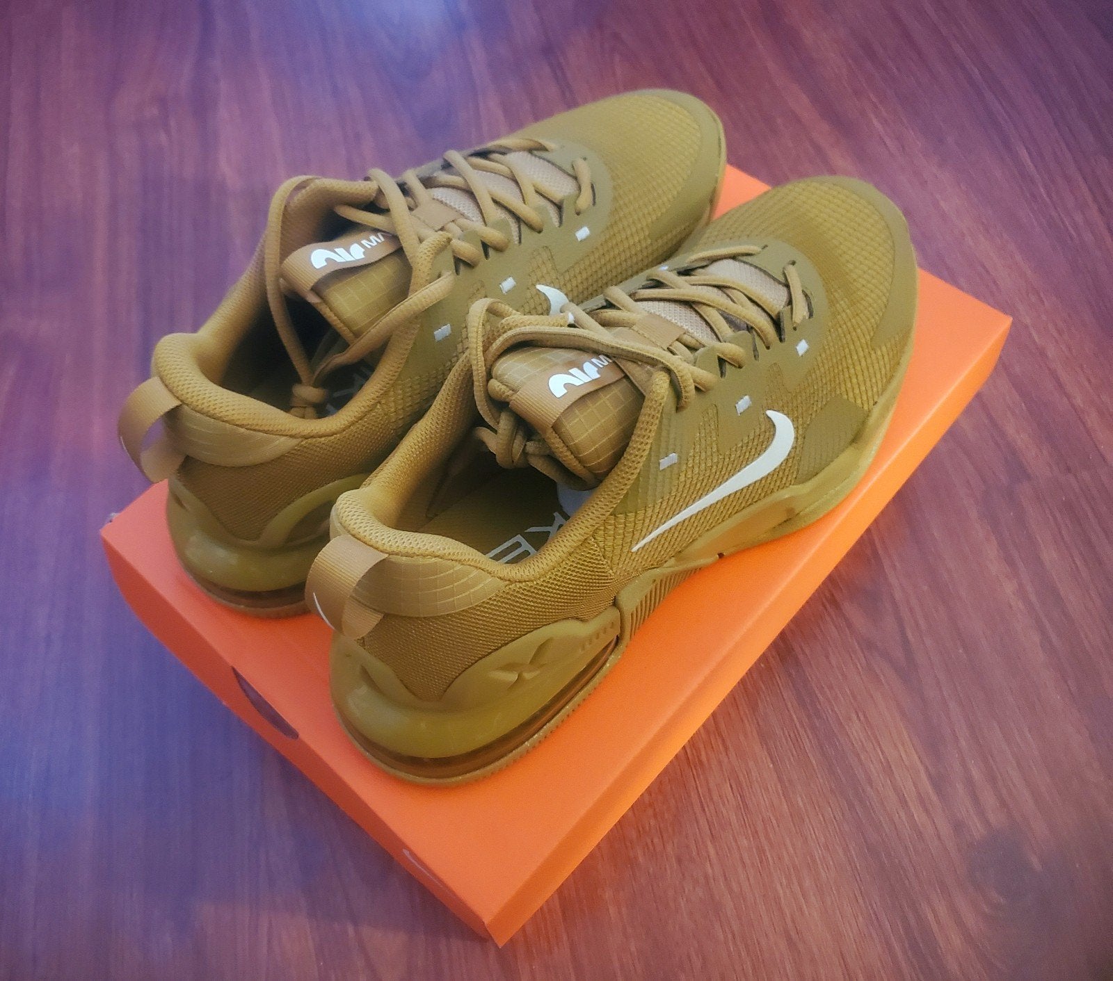 Nike Airmax Alpha trainer 5-Brand New Authentic Size 10.5 Men-Golden Bronze w/ Box