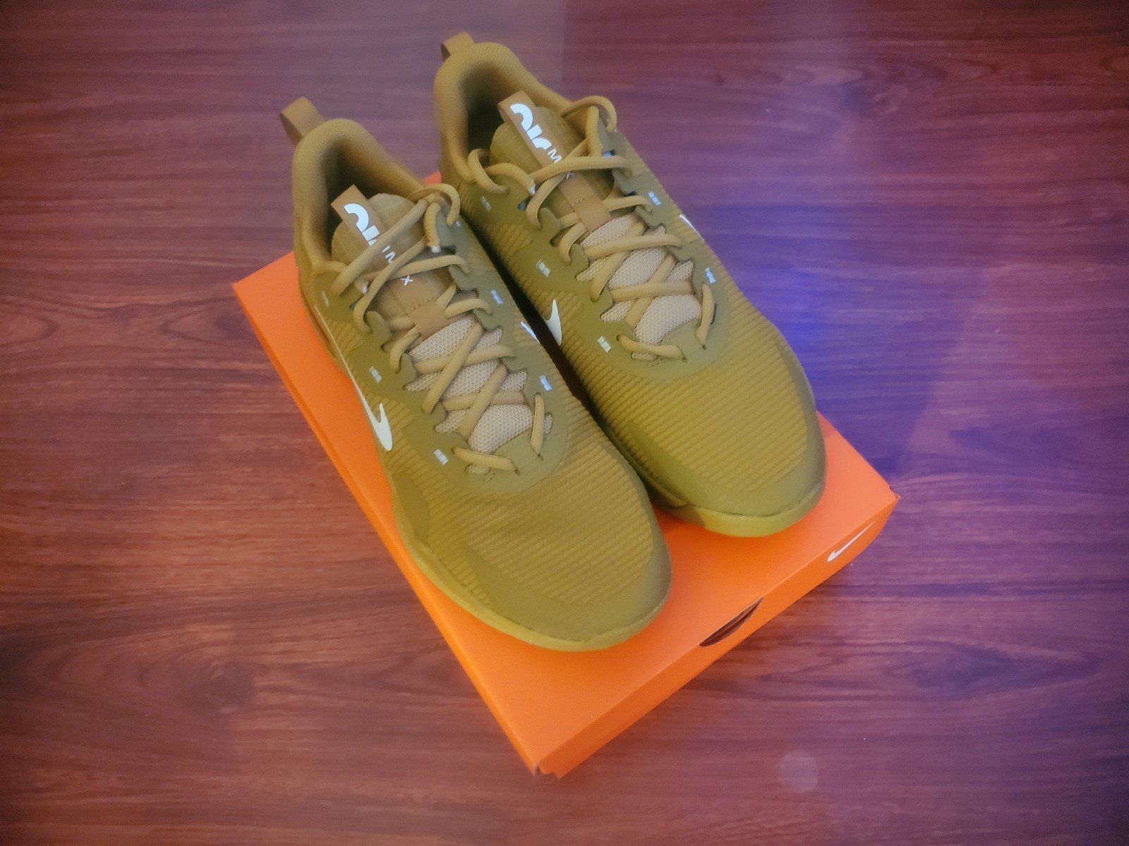 Nike Airmax Alpha trainer 5-Brand New Authentic Size 10.5 Men-Golden Bronze w/ Box