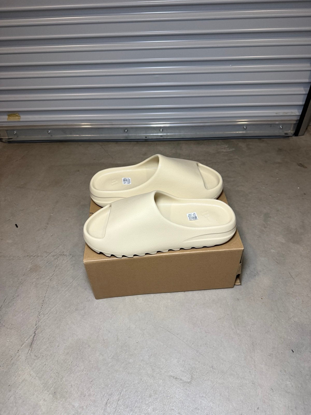 Brand New Yeezy Slides Bone Size 11 w/ Box