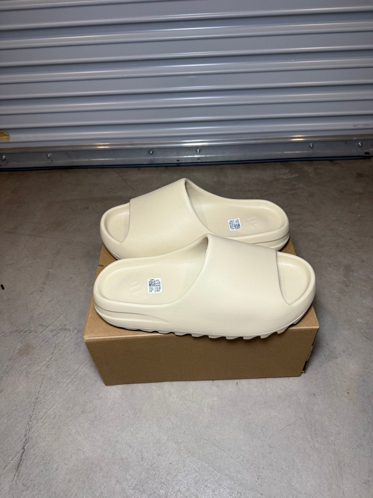 Brand New Yeezy Slides Bone Size 11 w/ Box