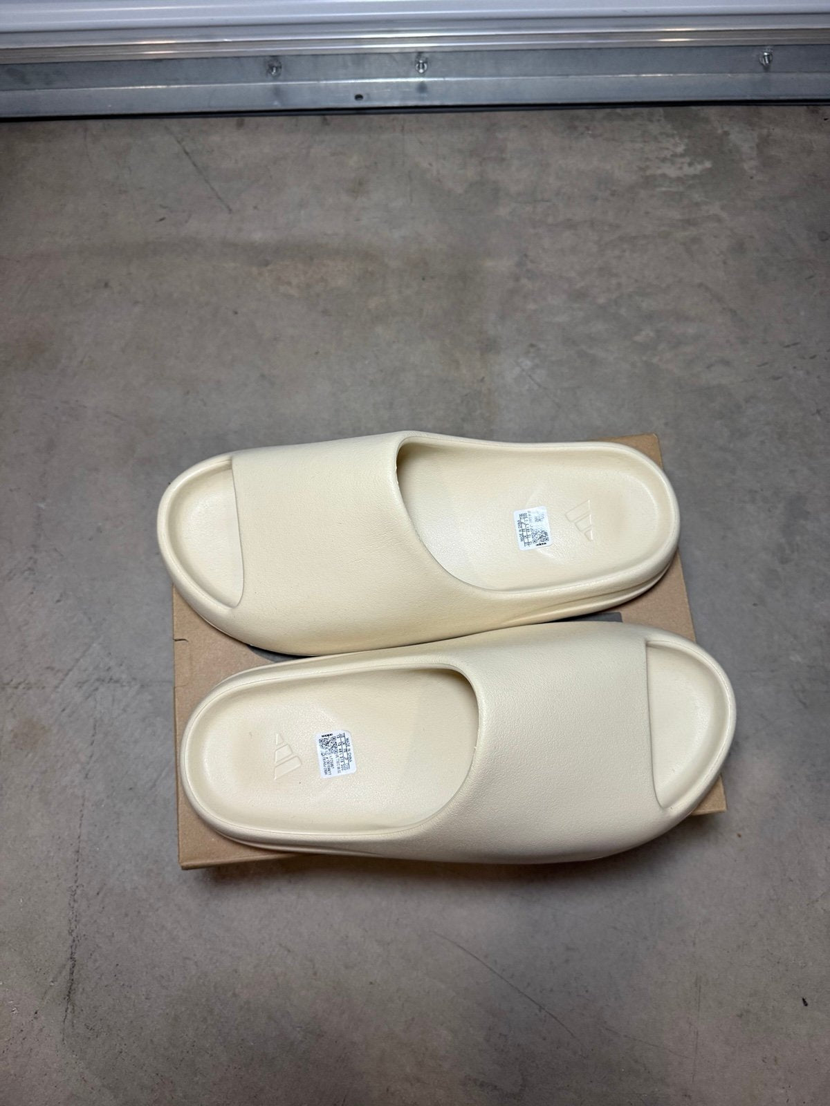 Brand New Yeezy Slides Bone Size 11 w/ Box
