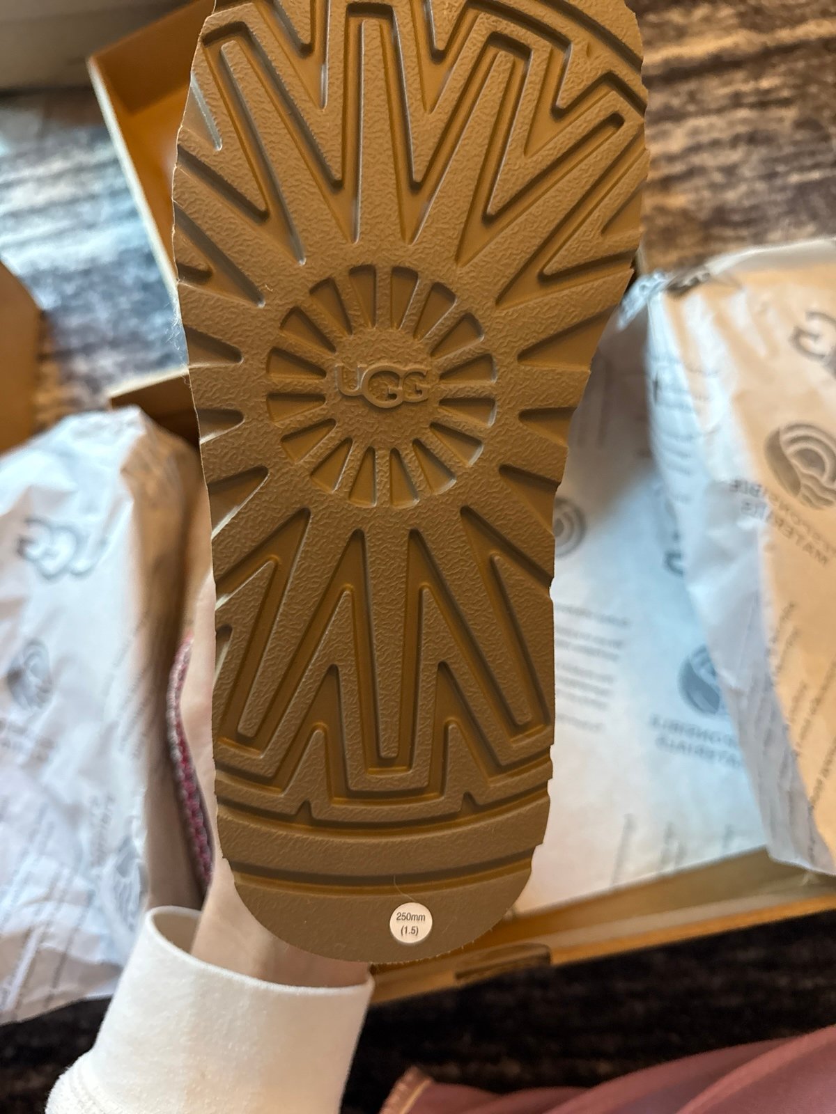 UGG TAZZ Slippers Women’s 8 CHE New in Box