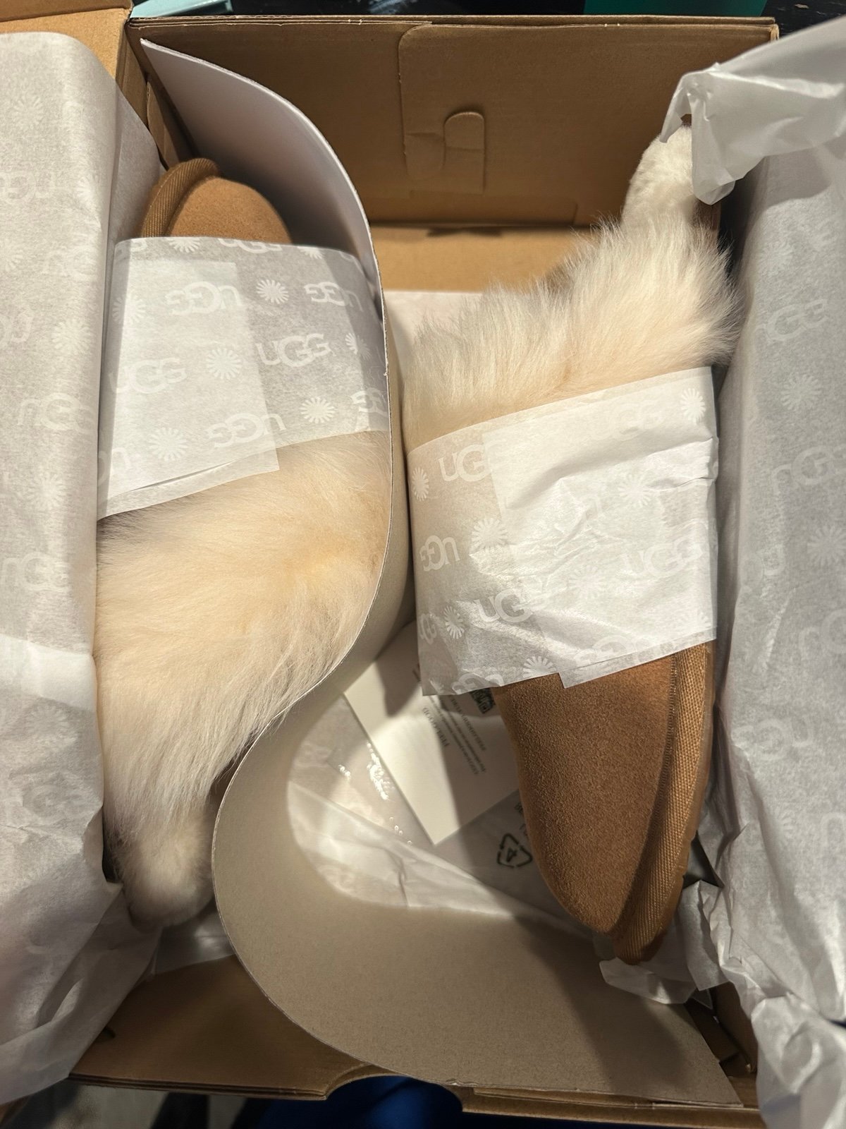 Ugg Scuff Slippers CHE Size 8