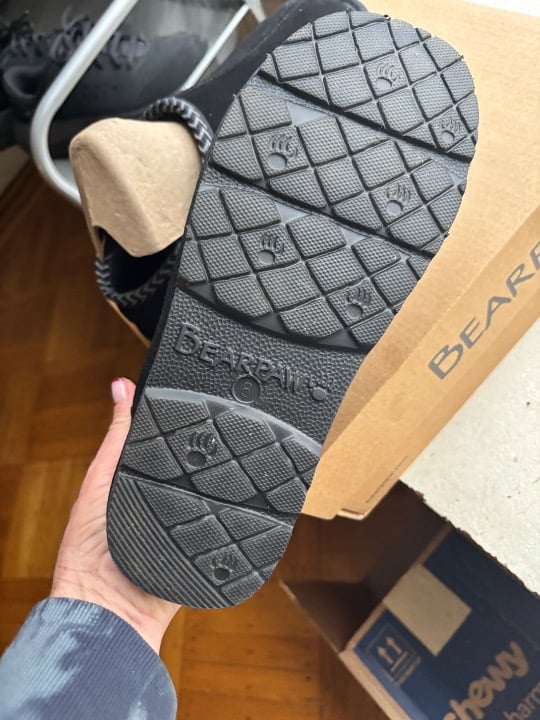 Bearpaw Tabitha Slippers , Size 8, black BNIB